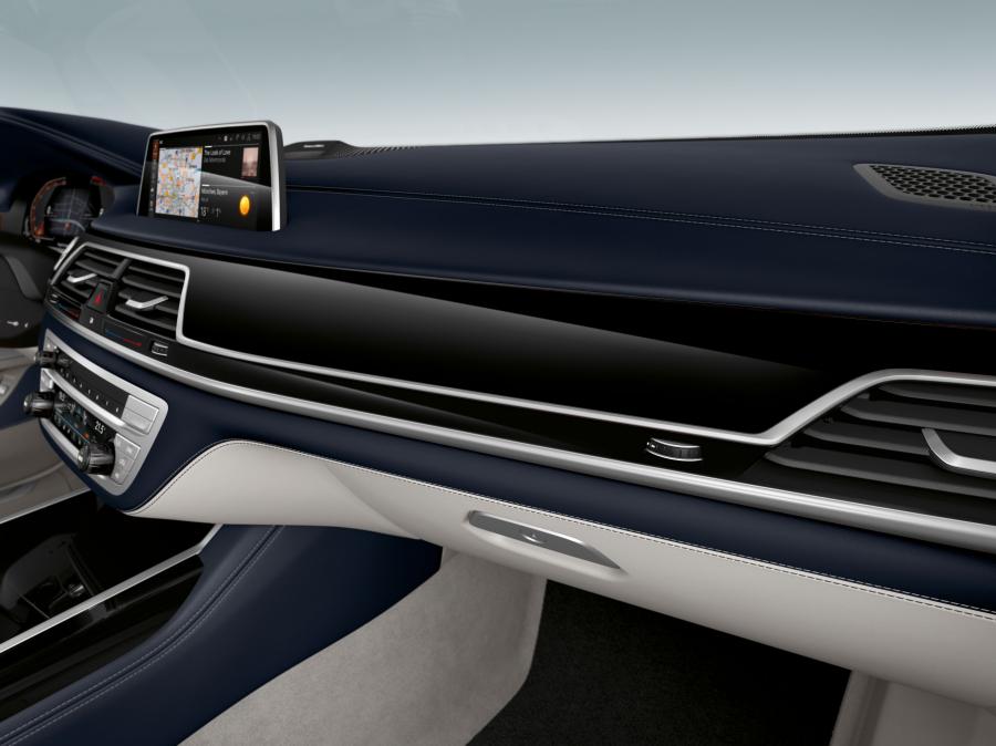 Торпедо BMW 750Li xDrive M Sport (G12) 2020 года  (WW) (фото 4 из 5)